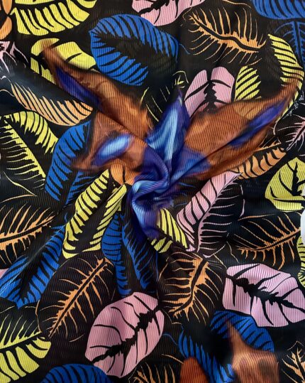 Exkluzivní italská látka Maria Spinelli z 100% viskózy s moderním listovým vzorem